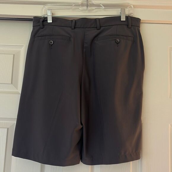 Tommy Armour Grey Men’s Golf Shorts with Knee-Length Style - Picture 4 of 4